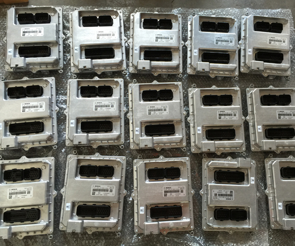 612630080007 bosch  电脑版Computer board ECU 0281020075